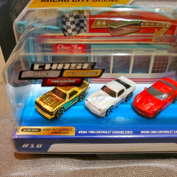 MicroMachines 2023 Chevrolet Camaro S7 CHASE GOLD With ERROR NEW Ultra Rare - Picture 2 of 5